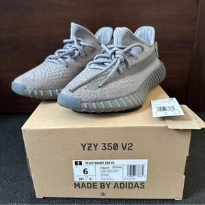 Yeezy Boost 350 V2 Gray Men’s Size 6 Women’s Size 7.5